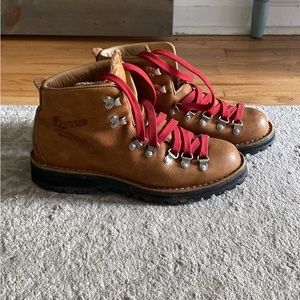 Danner boots, Women’s Size 8: Mountain Light Cascade style